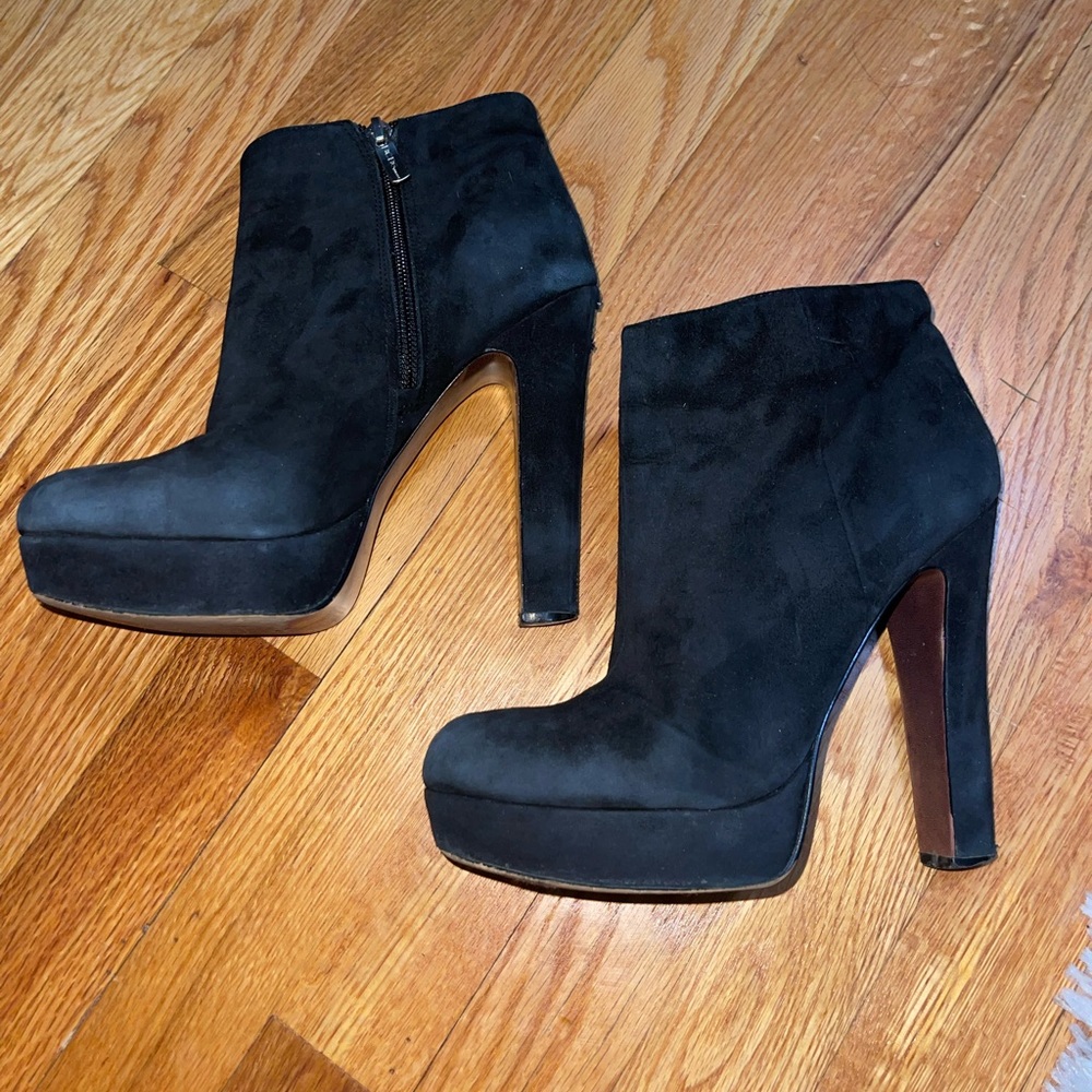 BCBGeneration Black heel boots